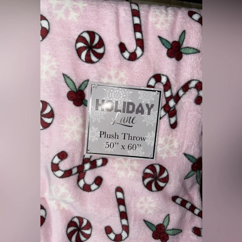 50” x 60” HOLIDAY PLUSH THROW big size